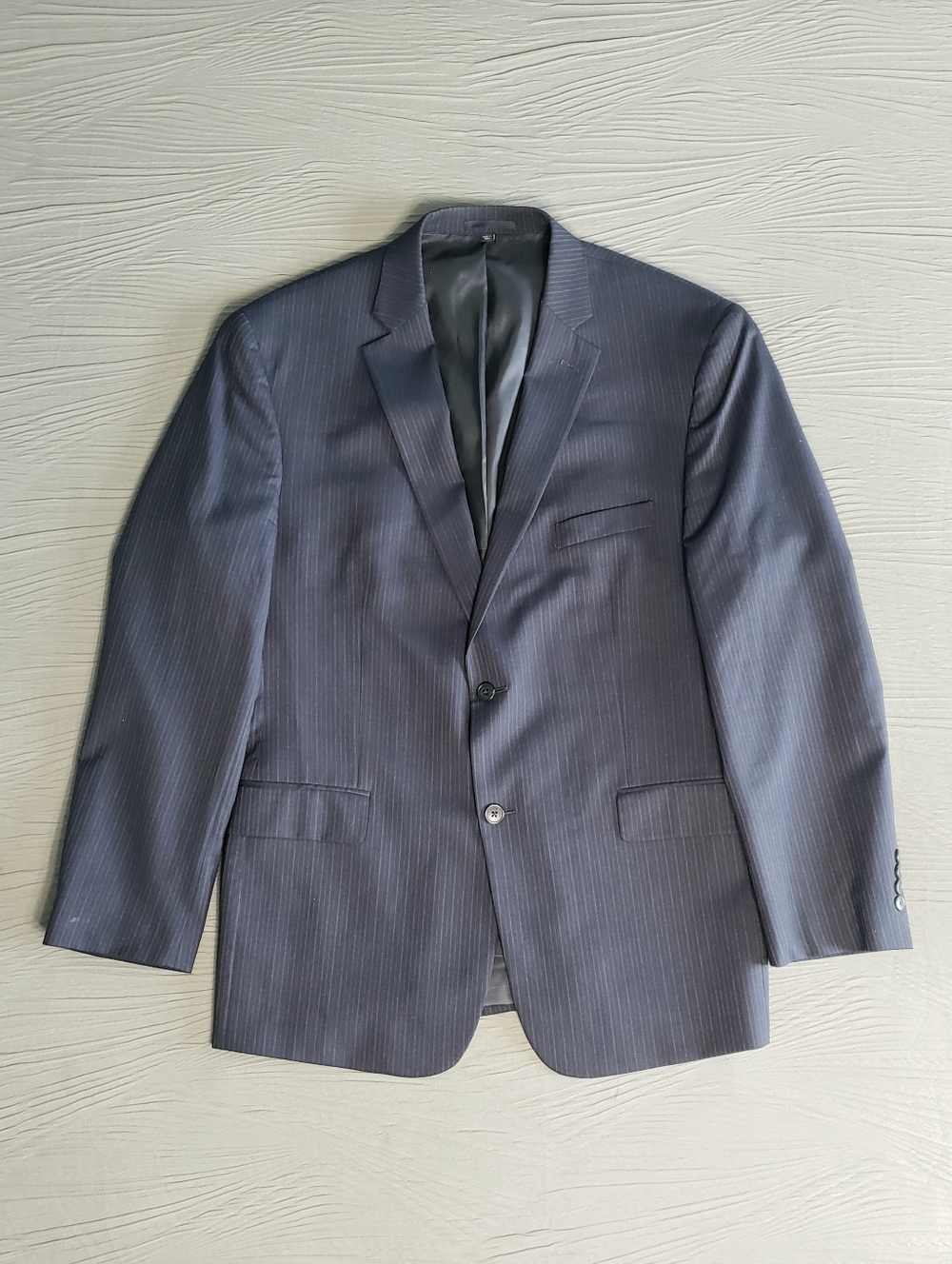 JoS. A. BANK Men's 1905 Wool 2-Button Pin-Striped Tailored Fit Blazer (46L) Navy